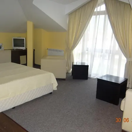 елица 호텔 3*