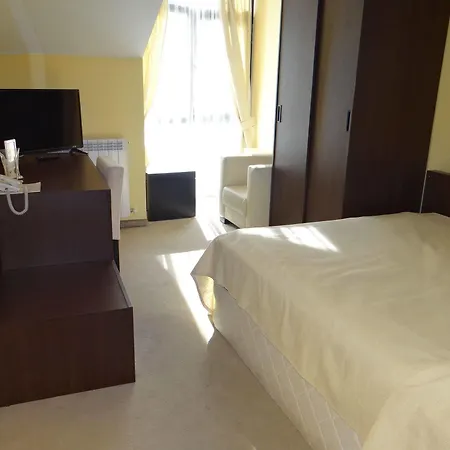 Hotel елица