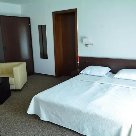 Hotel елица 3*