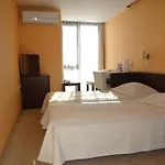 елица Hotel 3*