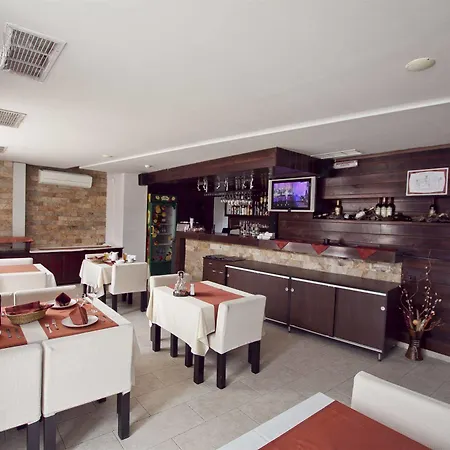 елица מלון בנסקו